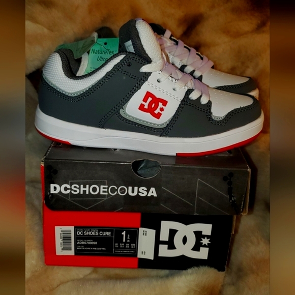 DC Other - NWT. Youth DC Cure Skate Shoes Big kid SZ 1